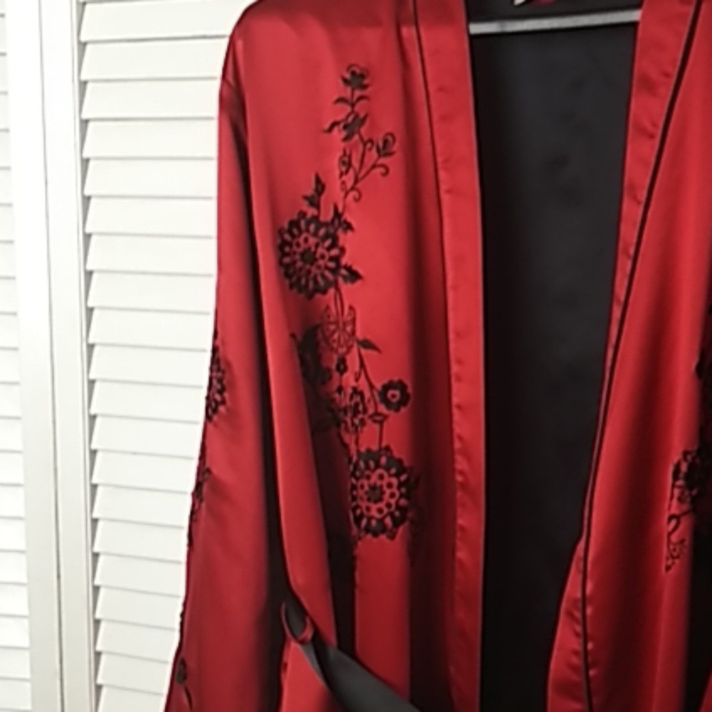 CABERNET Sleepwear-Robe - Picture 4 of 10